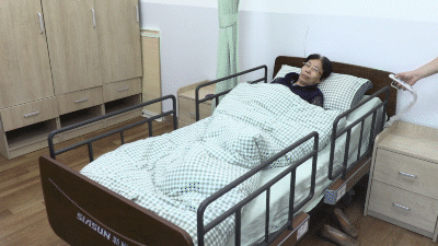 kaiyun开云官方网站多功能电动护理床搭配智能生体特征监测仪.gif