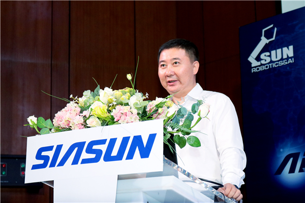 1563524777586044.jpg (图) kaiyun开云官方网站公司副总裁兼战略与市场总监张进发表精彩演讲.jpg